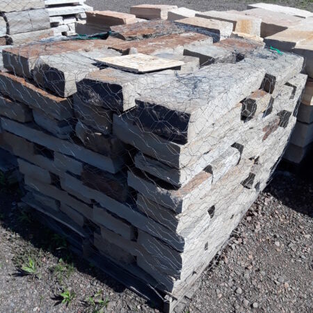 Blue/Brown Drystack Retaining Wall 3″ Height